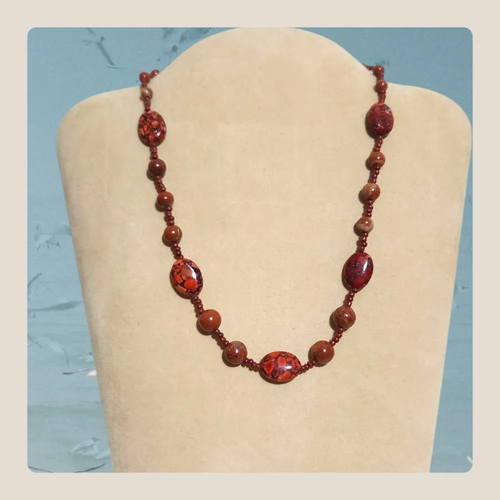 قلادة  طويلة مصنوعة يدويًا