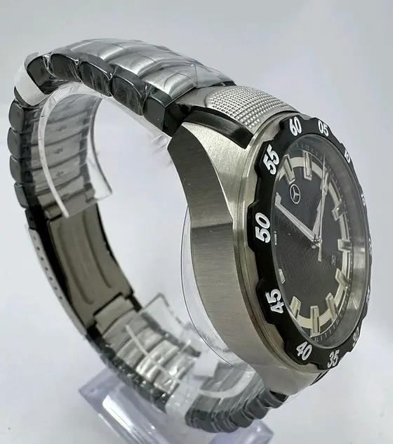 مرسيدس-بنز.