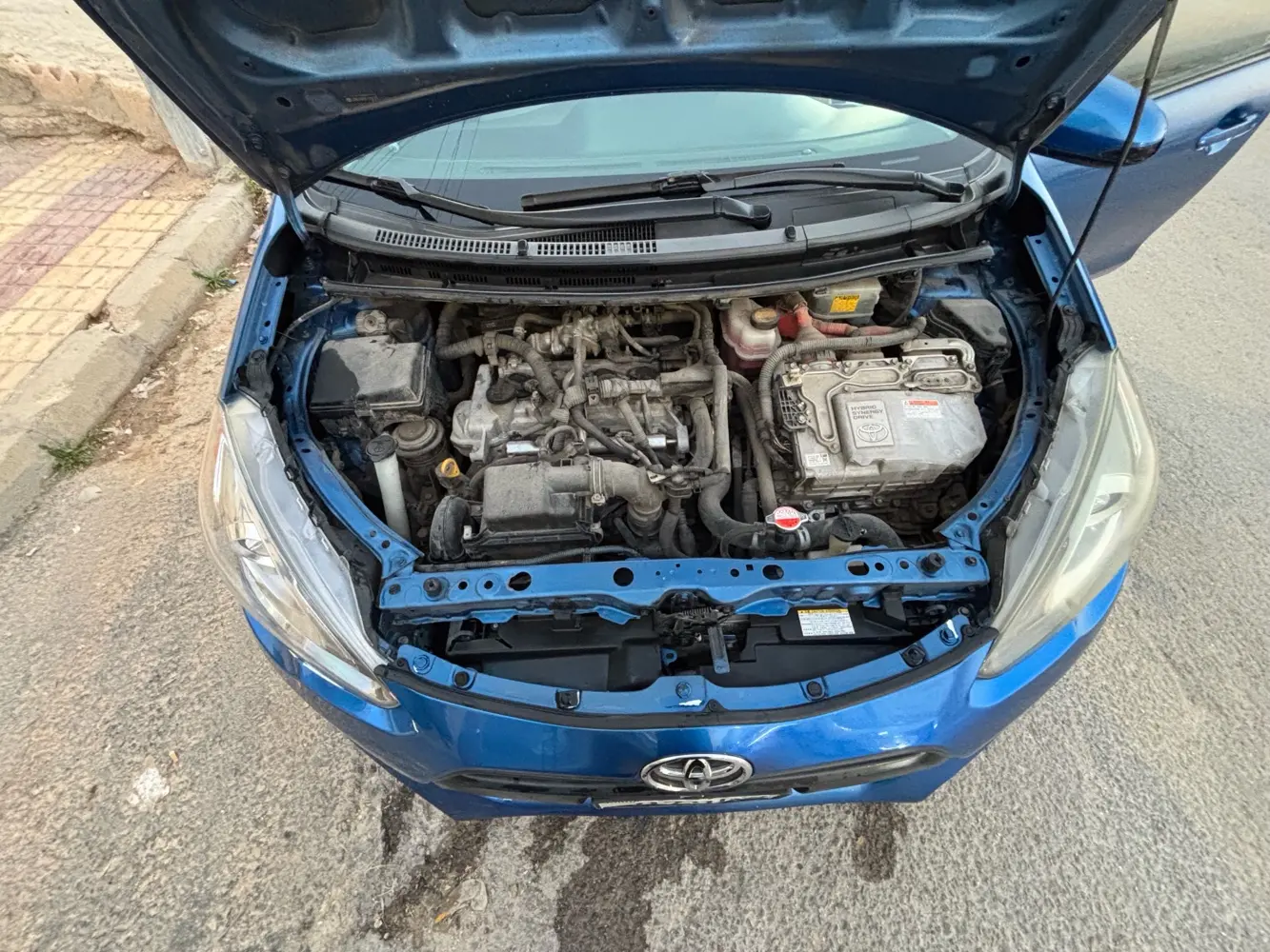 تويوتا بريوس سي للبيع