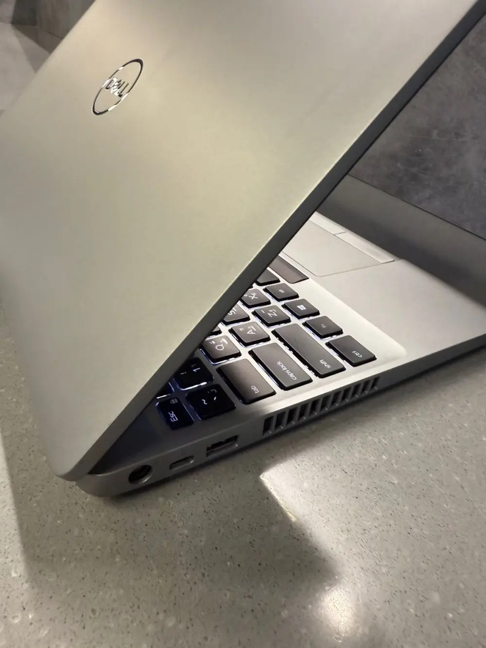 Laptop Dell Latitude بحالة الجديد