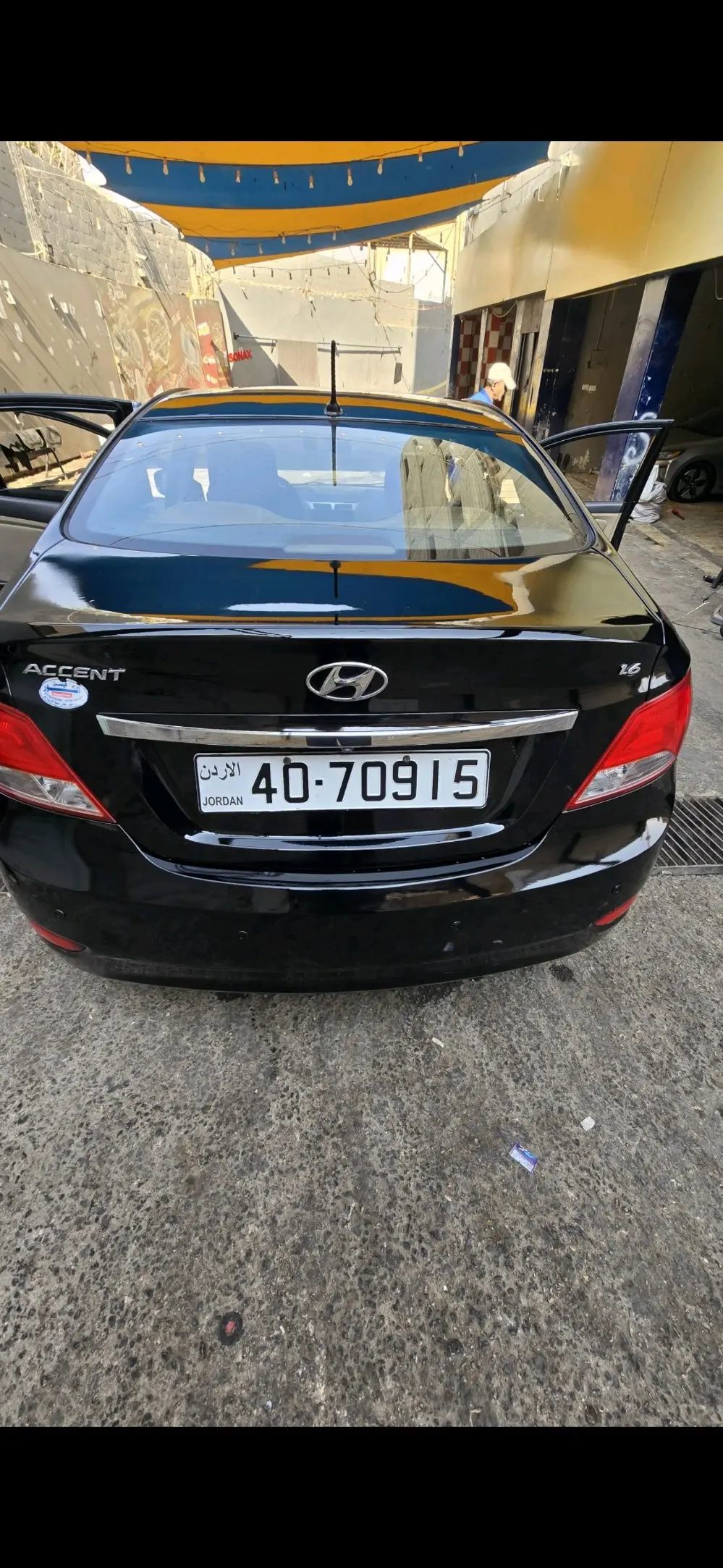 اكسنت 2016 لون أسود للبيع