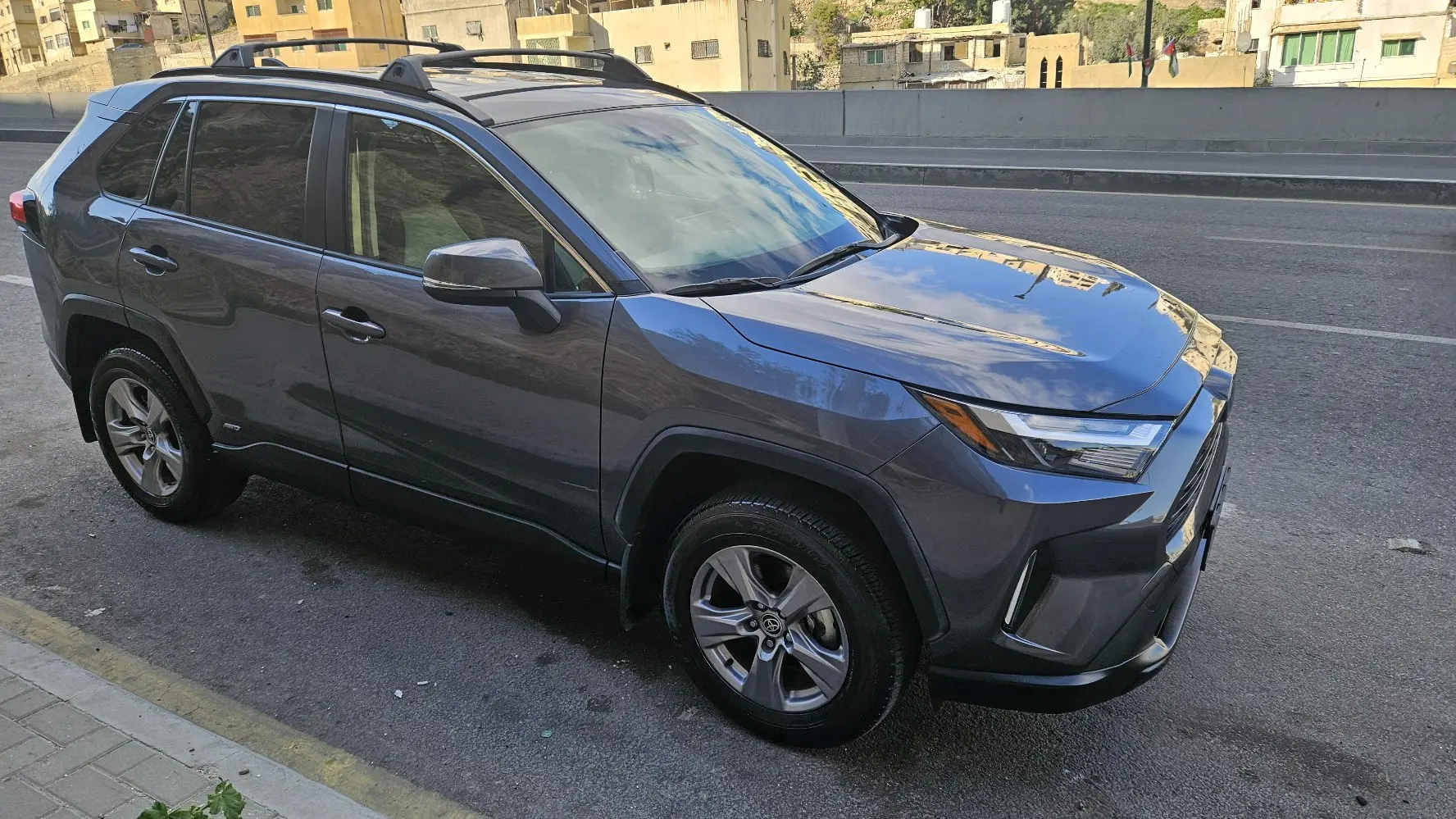 تويوتا راف 4 موديل 2024 LE   4*4 بحالة الوكاله