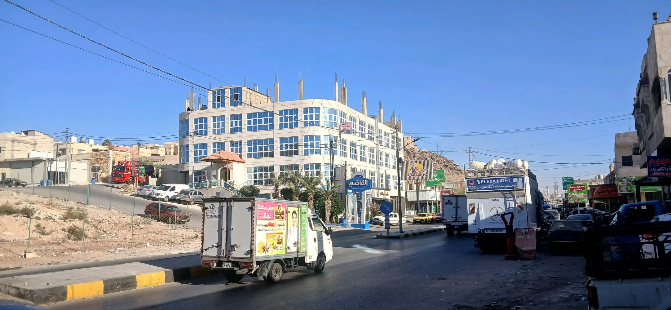 محل للايجار ٣٠٠ متر مربع