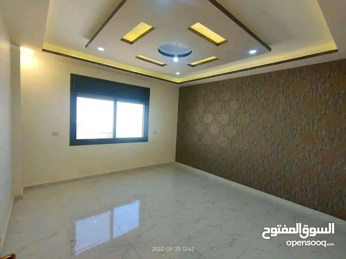 شقة 162 متر مع طاقة شمسية ومطبخ لامينيت عمرها سنتين البيع بسبب السفر