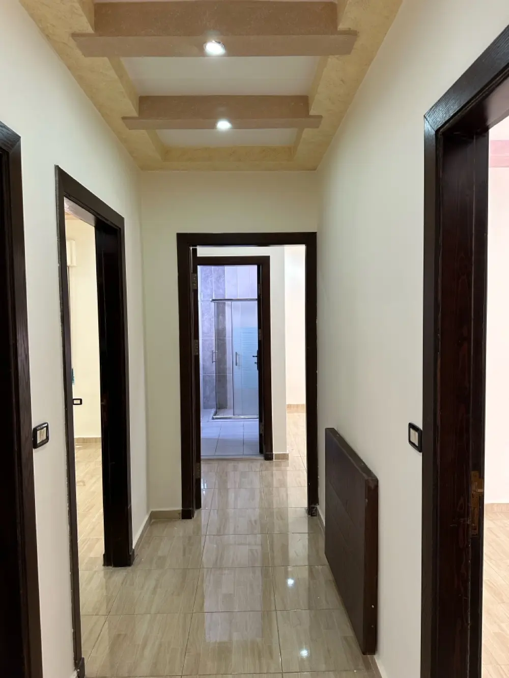 شقه مميزه للايجار قرب اسواق MK الراهبات الورديه/مساحه 165 مناسبه للطلبه الوافدين