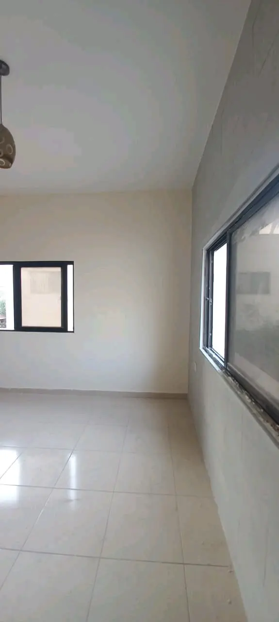 شقة طابقية مميزة للايجار في اربد الحي الشرقي