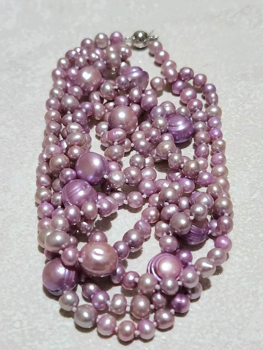 قلادة من اللؤلؤ العذب