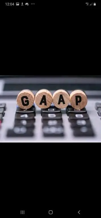 أستاذ محاسبة و اقتصاد حاصل على الامتياز لطلاب الجامعات