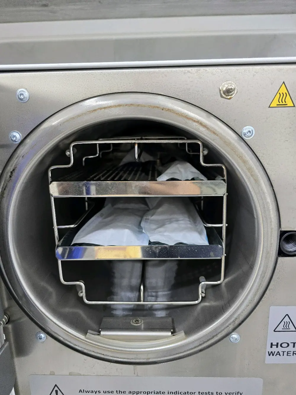 كرسي أسنان وأدوات عيادة أسنان وطب عام للبيع