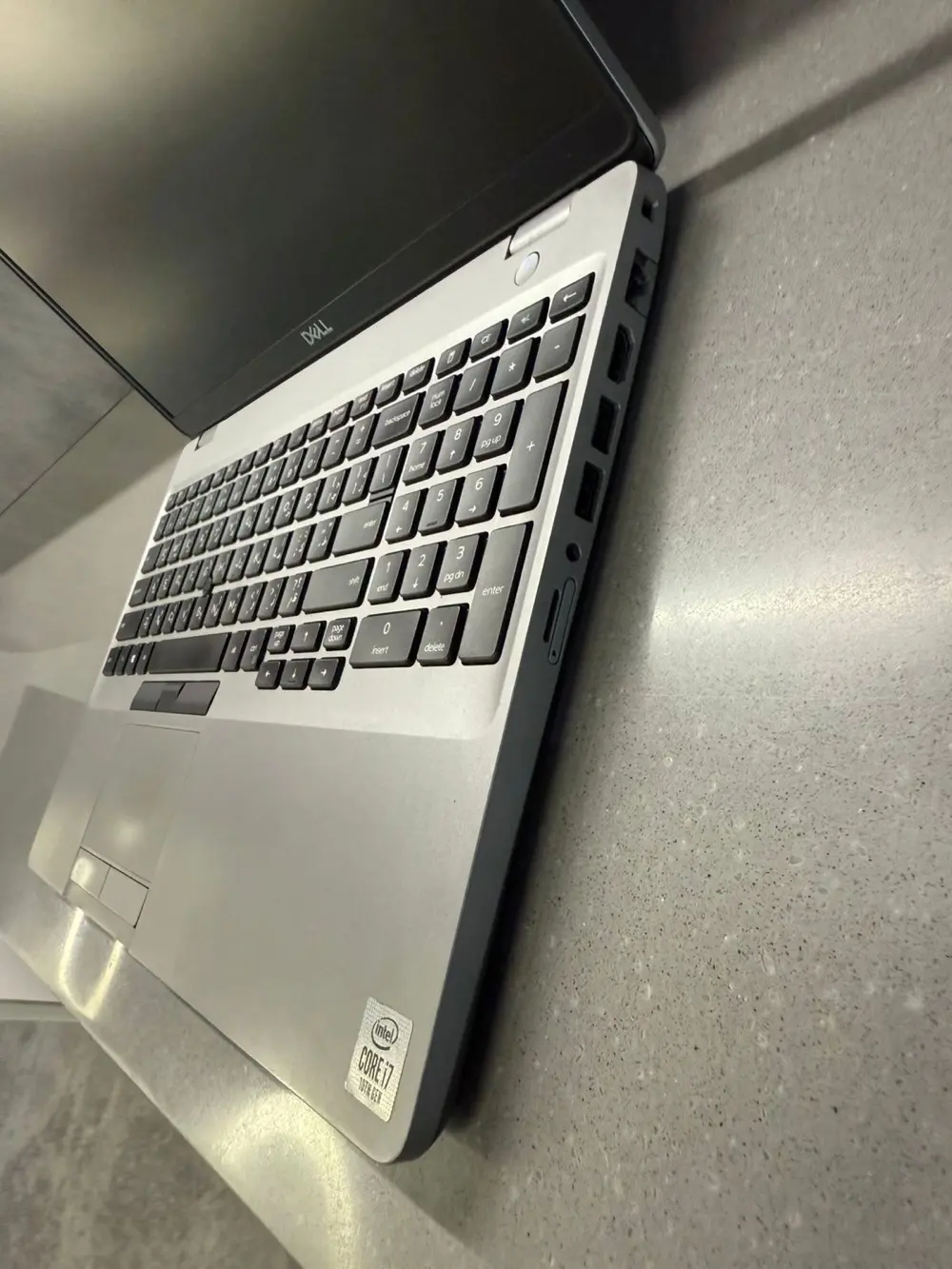 Laptop Dell Latitude بحالة الجديد