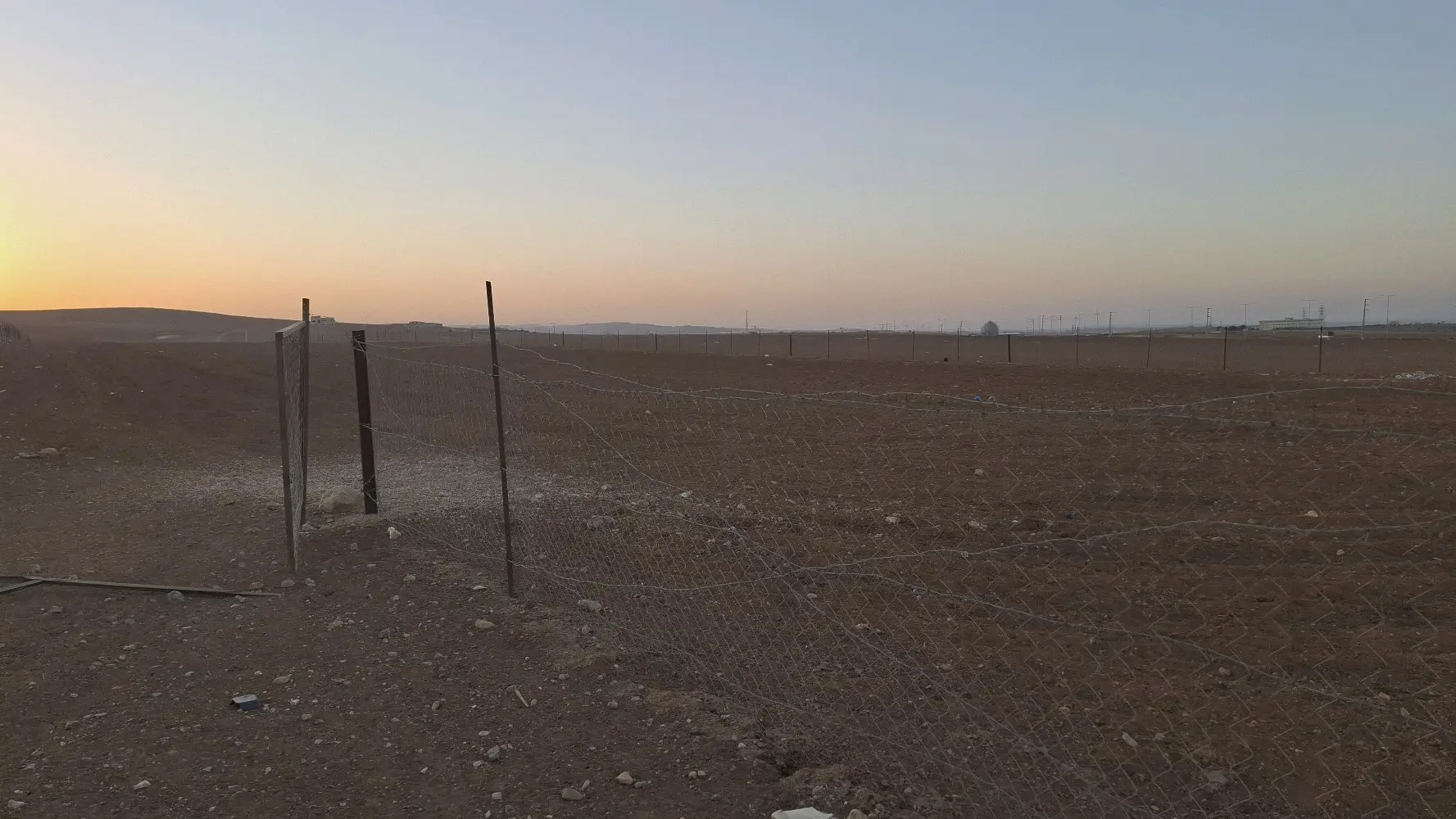 ارض بمساحة 14 دونم 633 متر