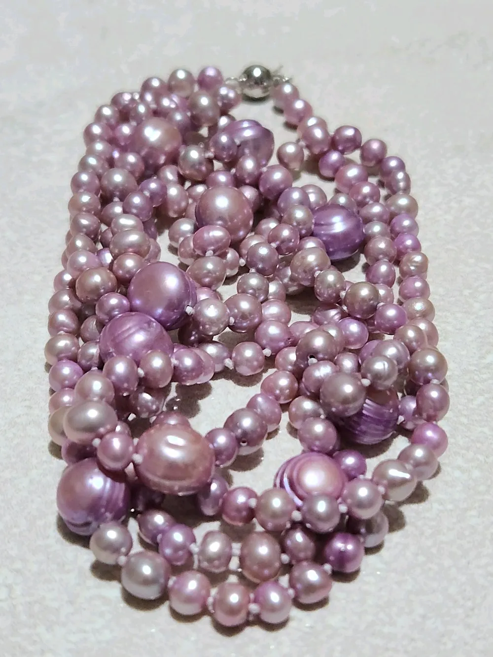 قلادة من اللؤلؤ العذب