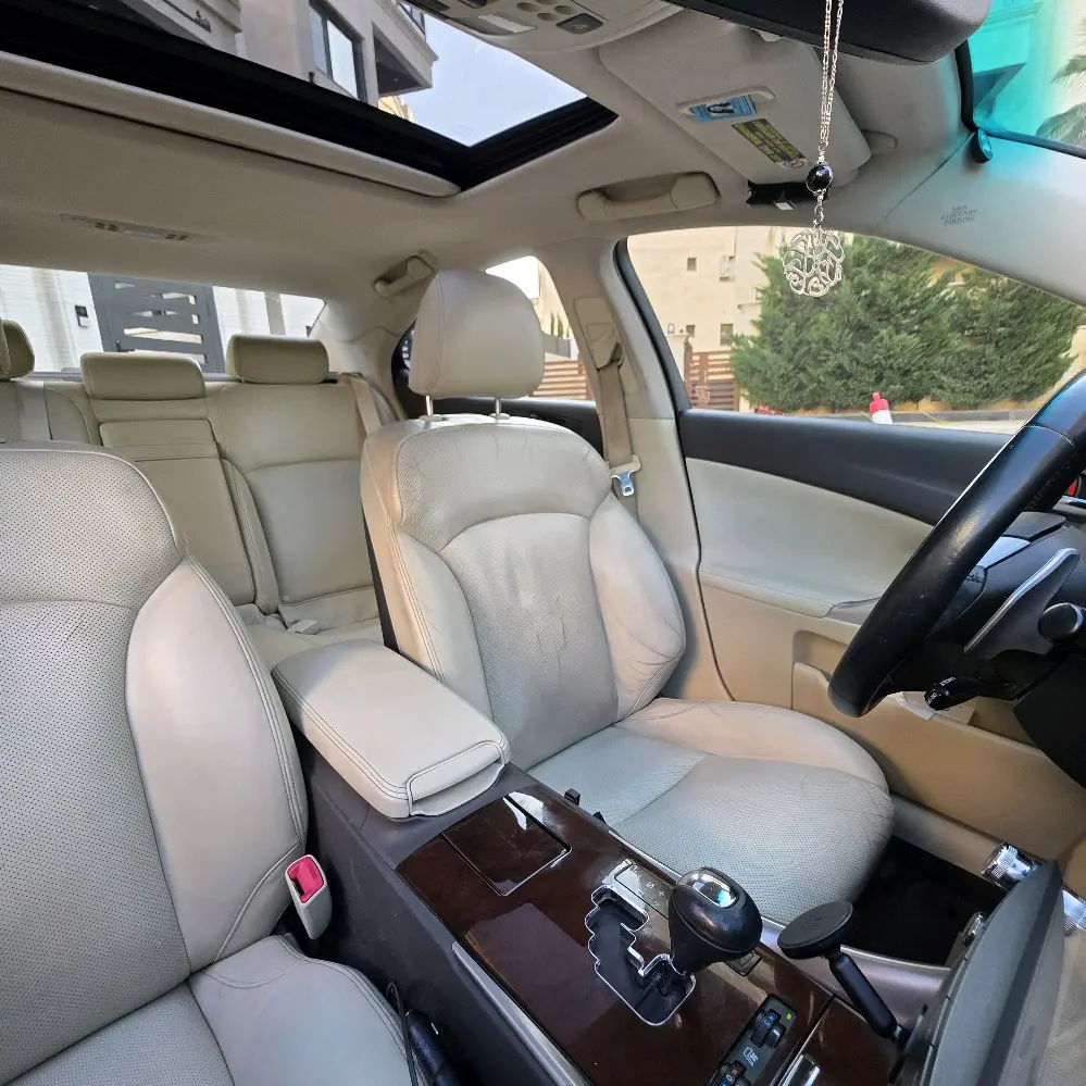 لكزس is250 موديل 2012 اعلى مواصفات ممشى قليل بسعر مميز