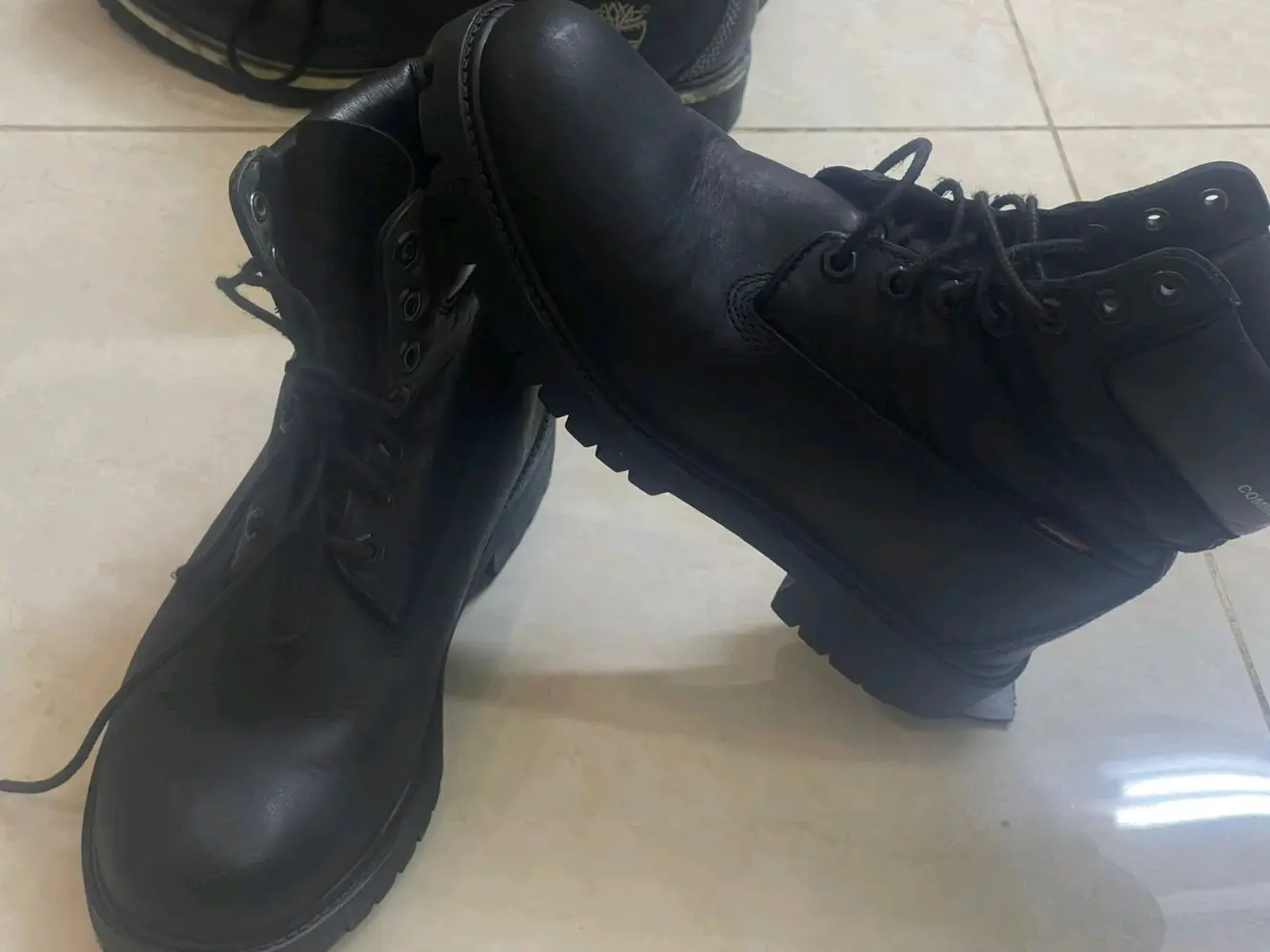 احذية تمبرلاند وكولومبيا اصلي بحال الوكالة