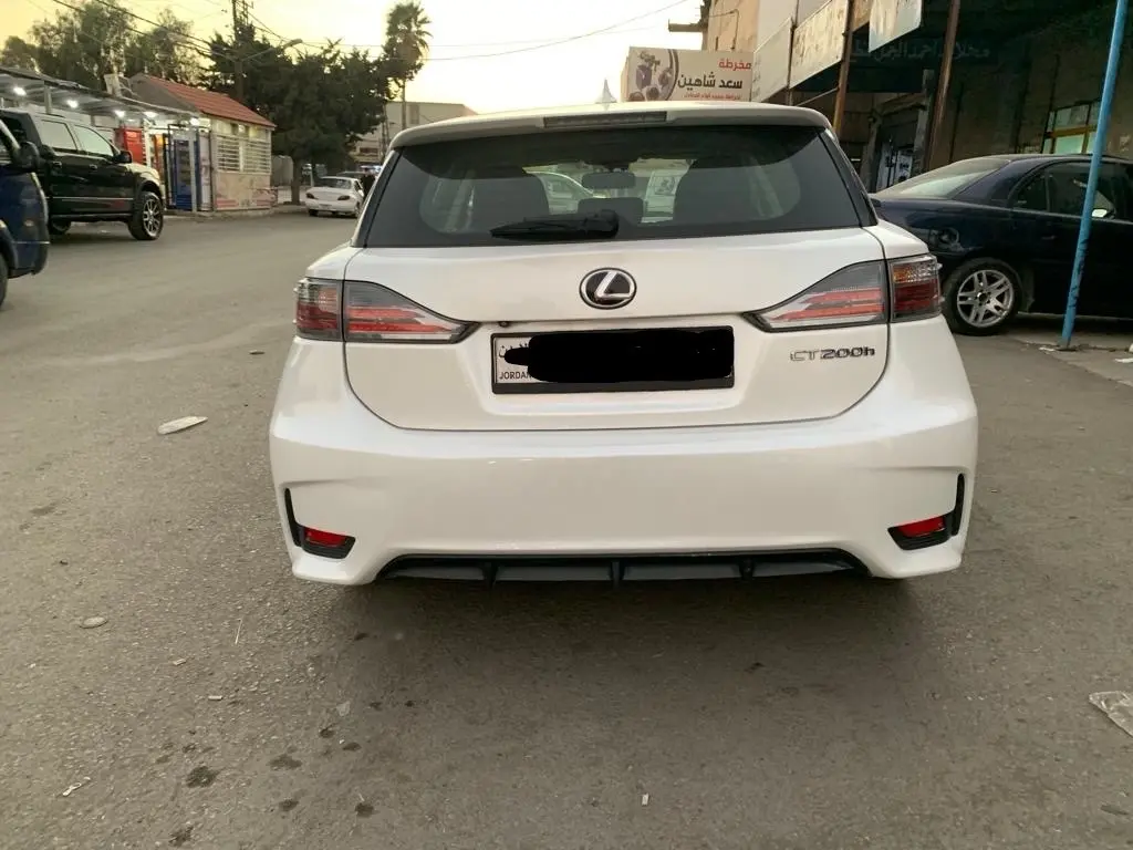 للبيع سيارة لكزس هايبرد  CT200 2015