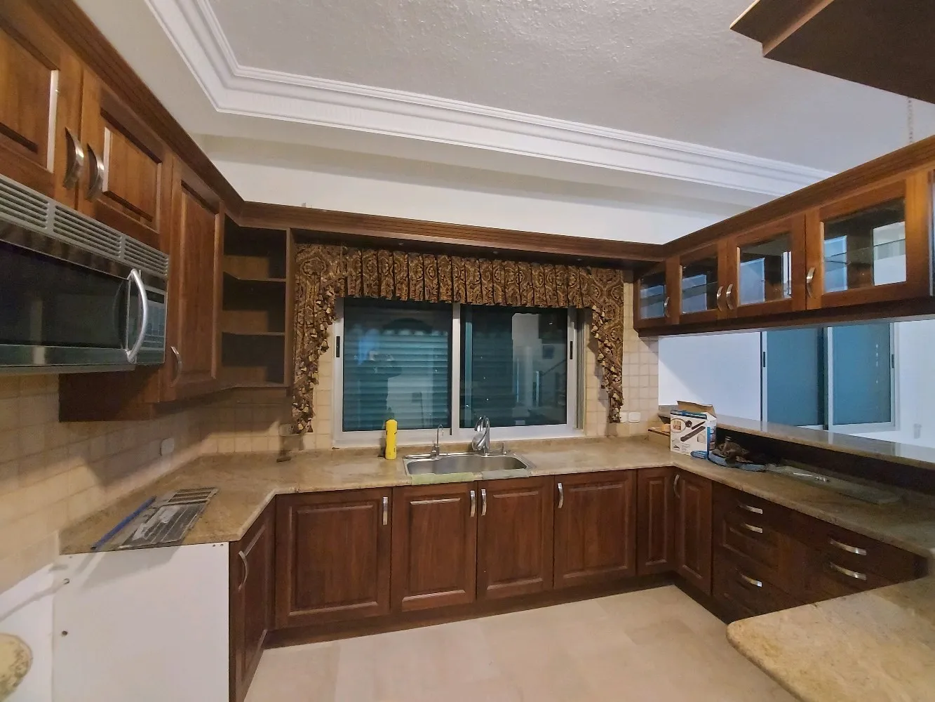 شقة مميزة مع روف ٣٥٠ خلدا