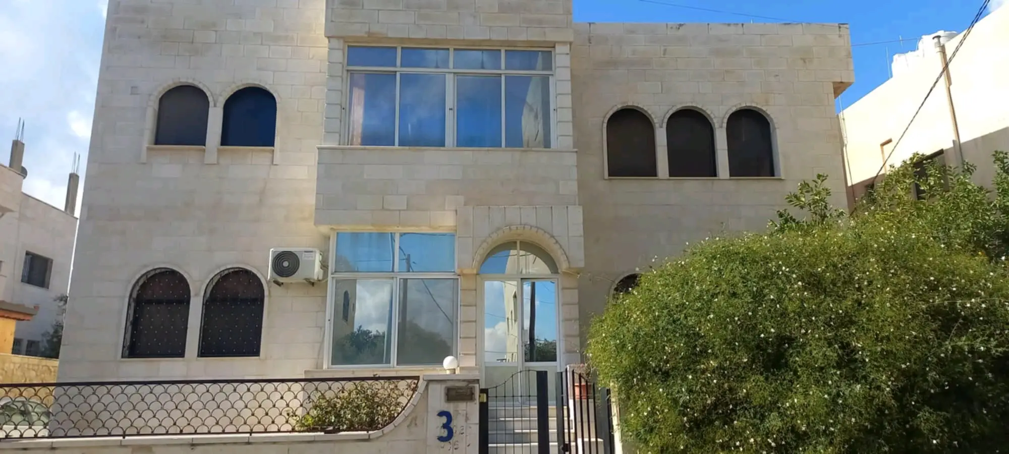 شقة طابقية مميزة للايجار في اربد الحي الشرقي