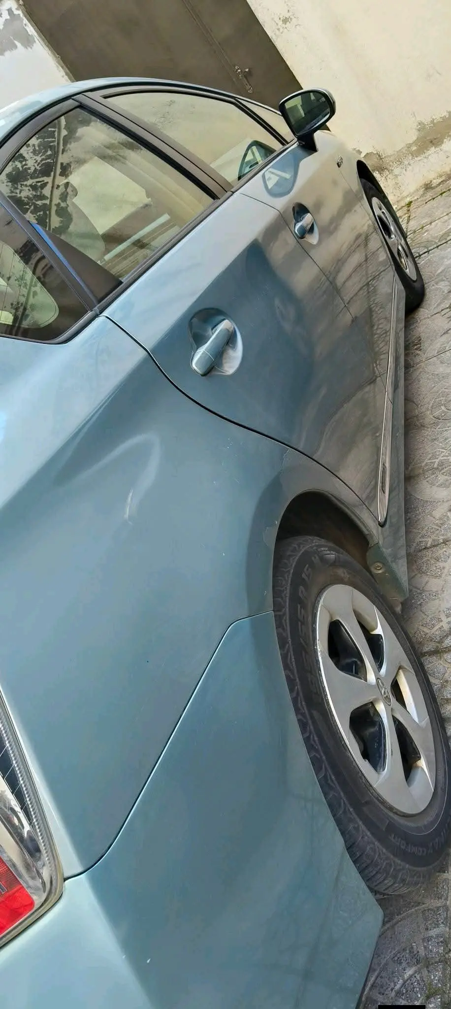 تويوتا بريوس موديل 2012