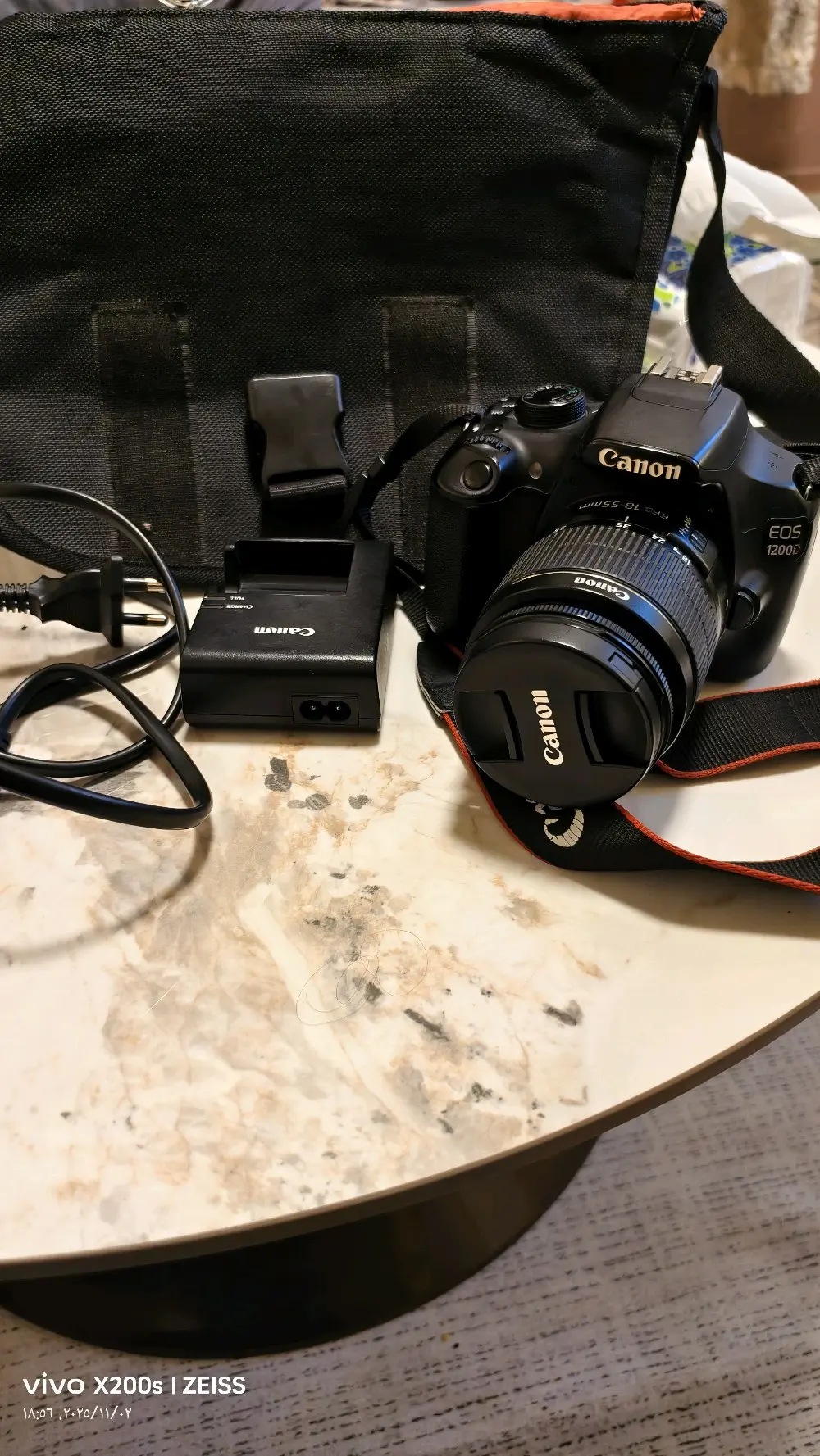 كاميرا كانون 1200D