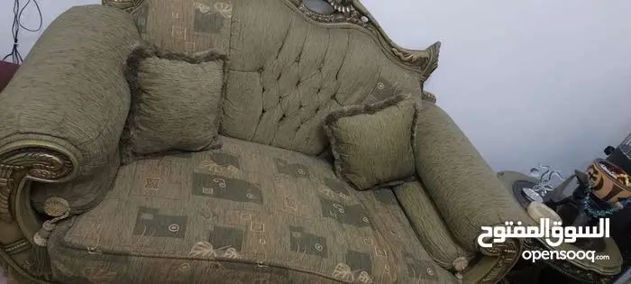 غرفة صيوف مع طقم طاولات