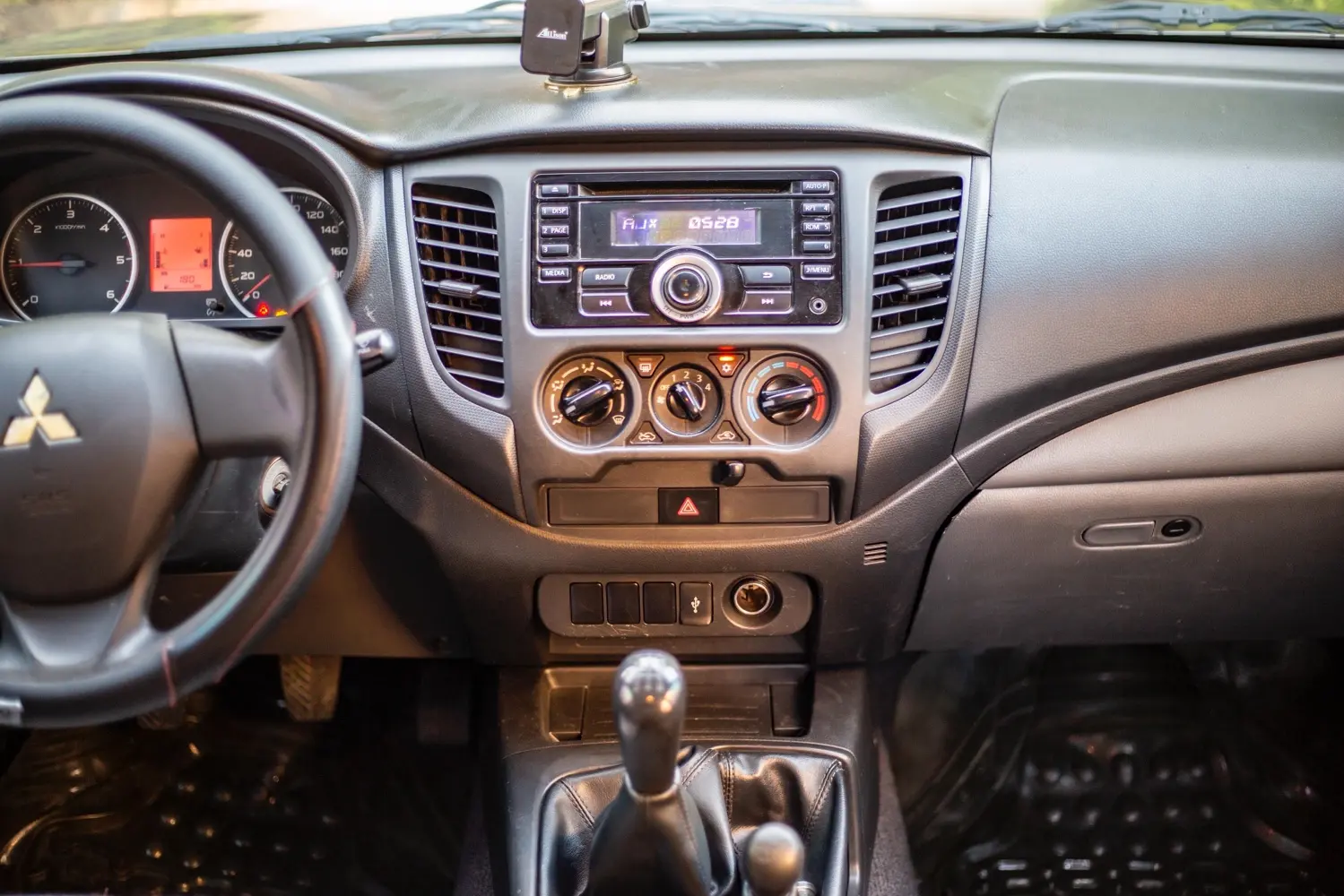 متسوبيشي L200 2016