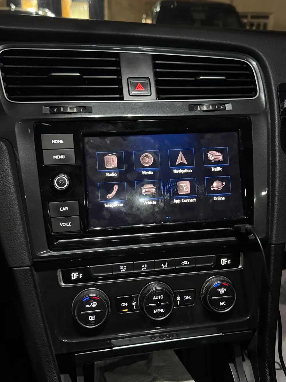 E-Golf Premium SEL 2019 اعلى صنف واعلى فئة كامل المواصفات - تشغيل بصمة + رادار