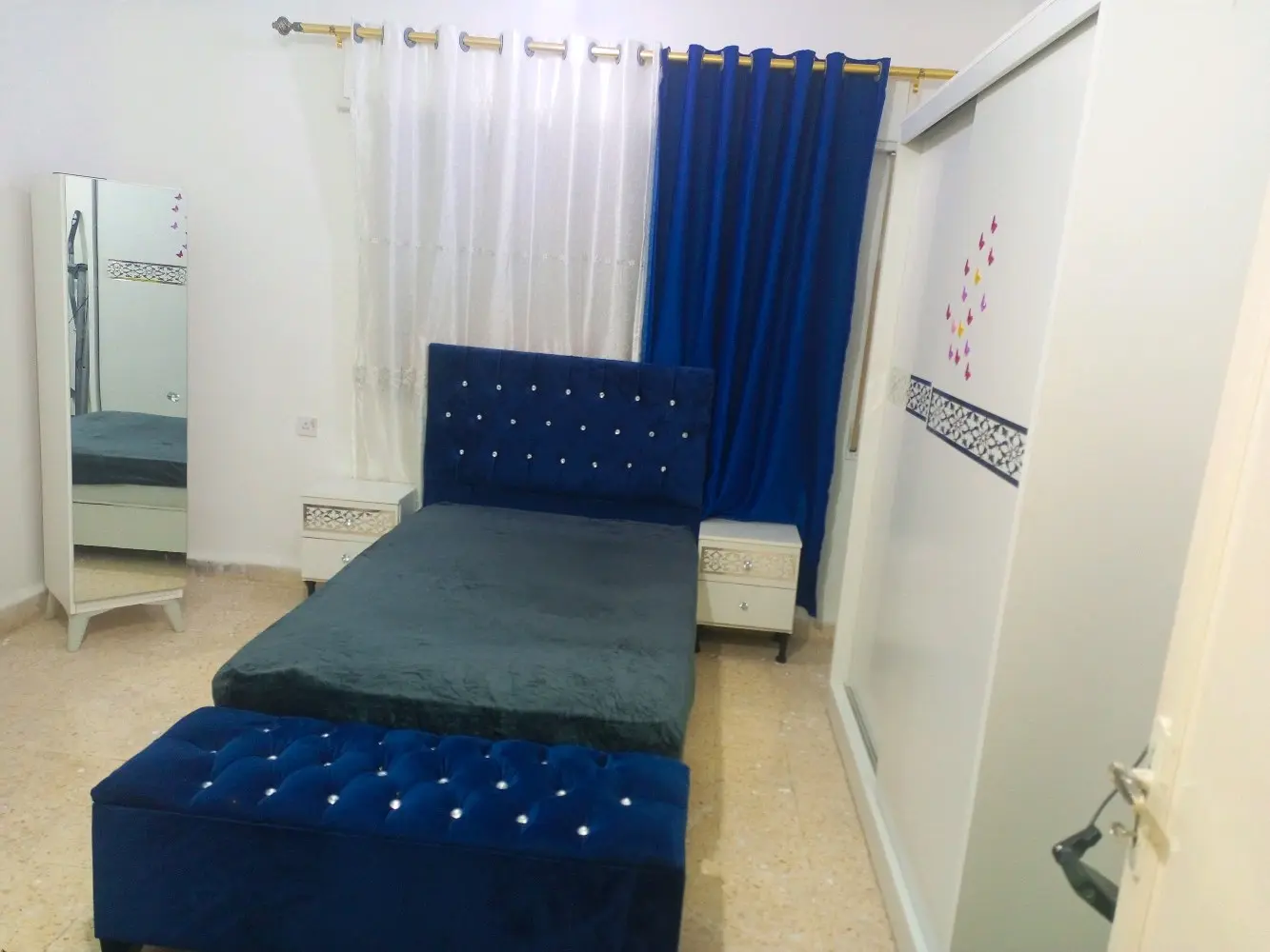 غرفة نوم مفرد ونص