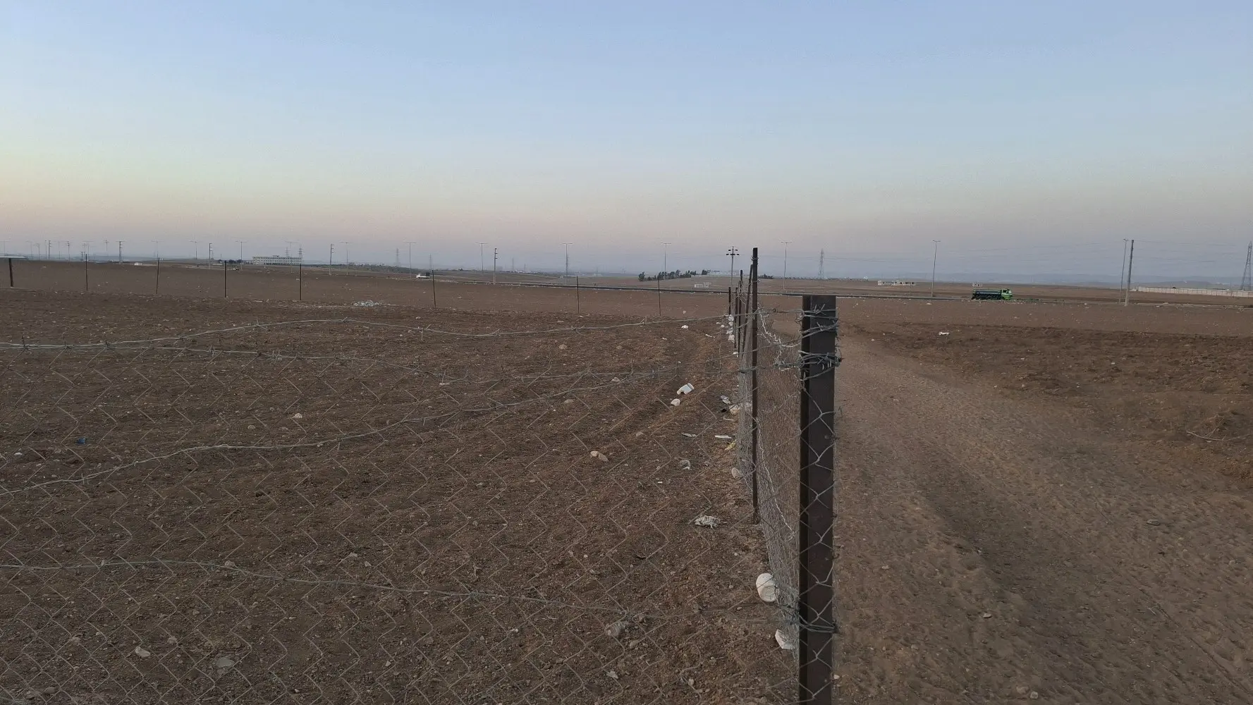 ارض بمساحة 14 دونم 633 متر