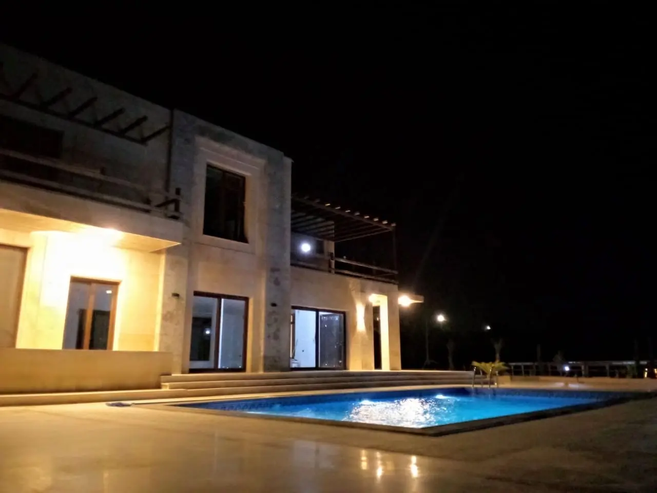 فبلا مودرن حديثة البناء