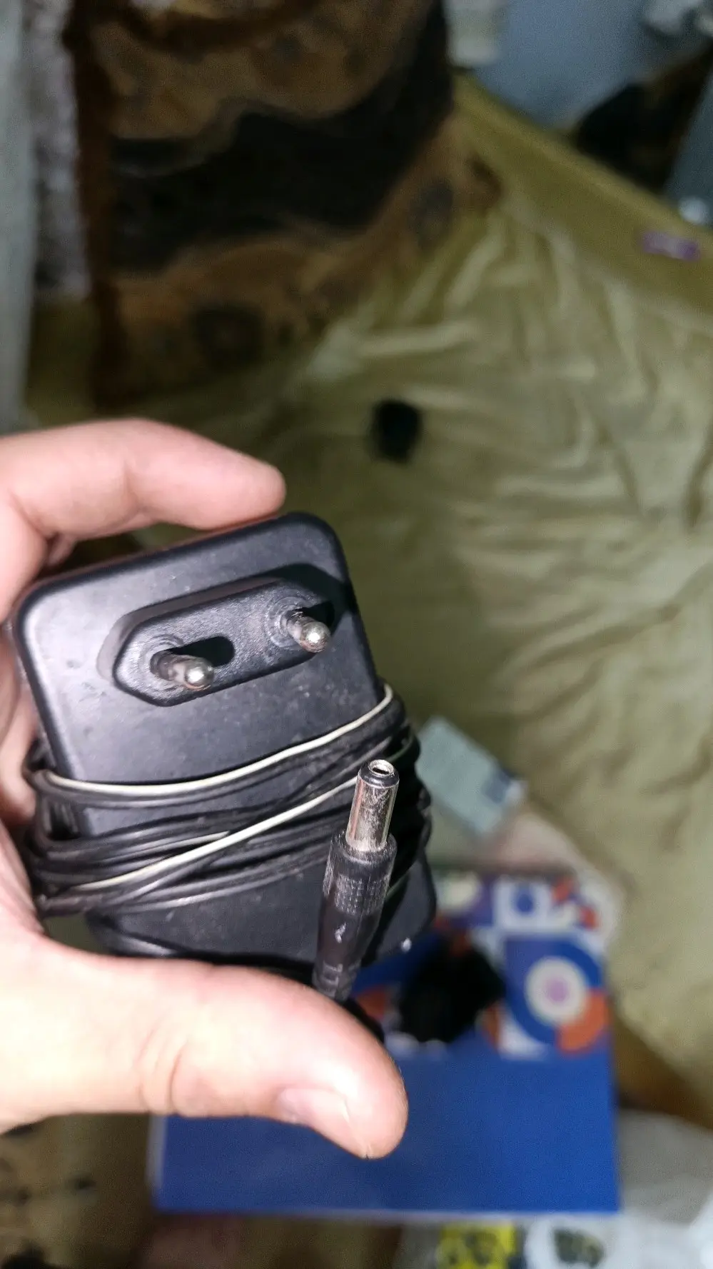 كيبلات و محولات و شواحن  للبيع