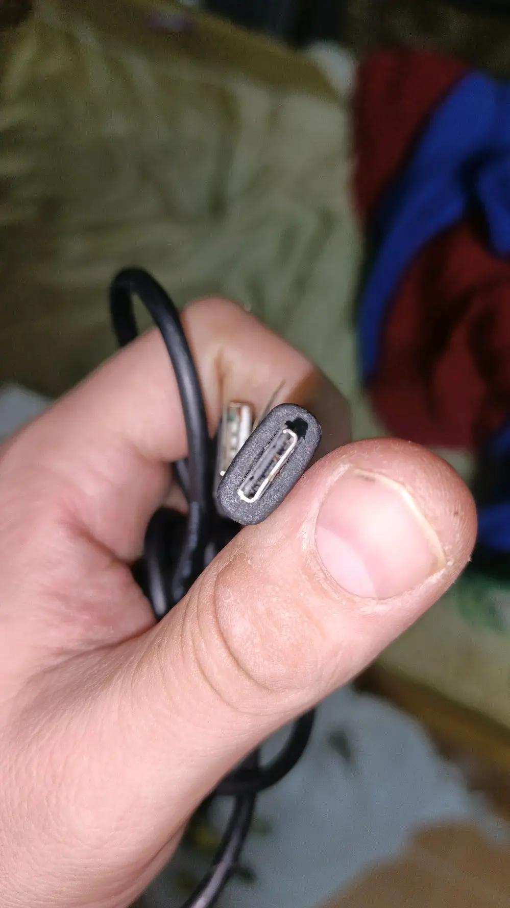 كيبلات و محولات و شواحن  للبيع