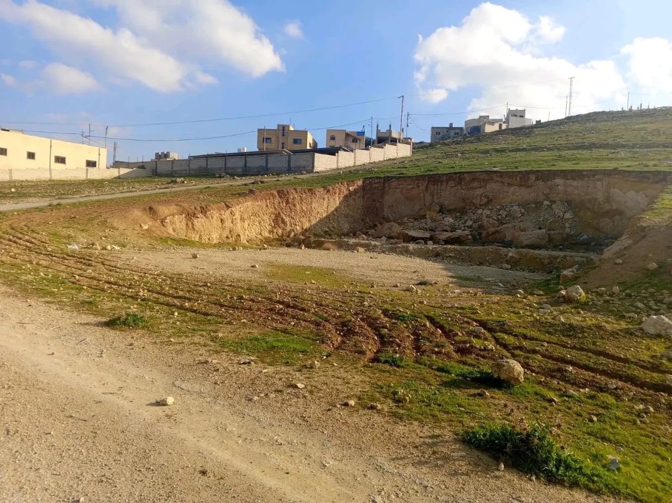 قطع اراضي للبيع مساحة 500 متر قوشان لكل قطعة