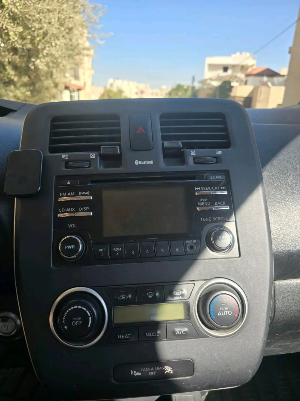 نيسان ليف ٢٠١٣ ٨ بار